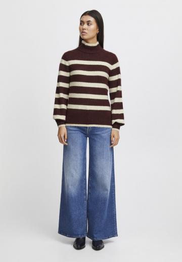 Пуловер в полоску