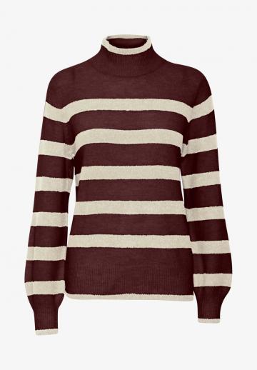 Пуловер в полоску