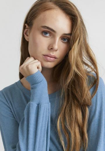 Вязаное платье