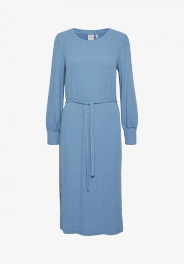 Вязаное платье