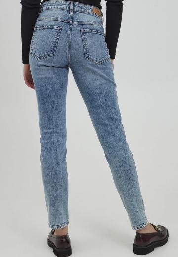 Узкие джинсы