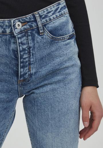 Узкие джинсы