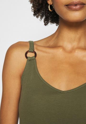 Топ на бретельках