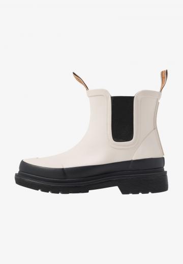 Резиновые сапоги