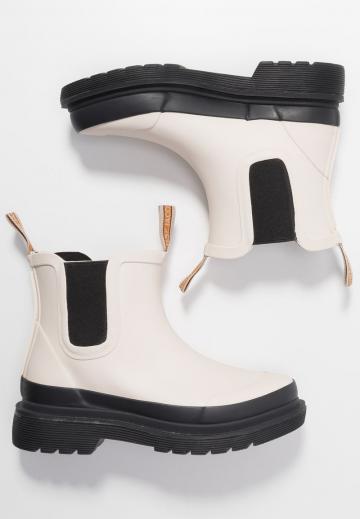 Резиновые сапоги