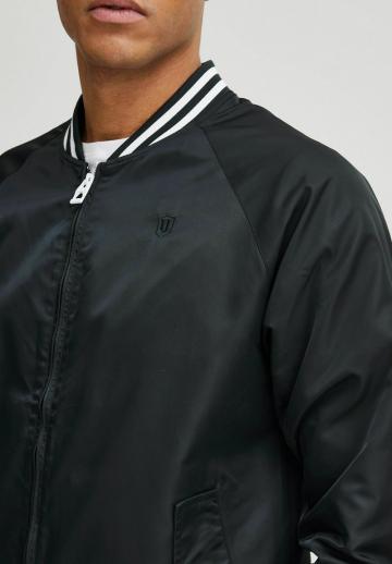 Куртка бомбер