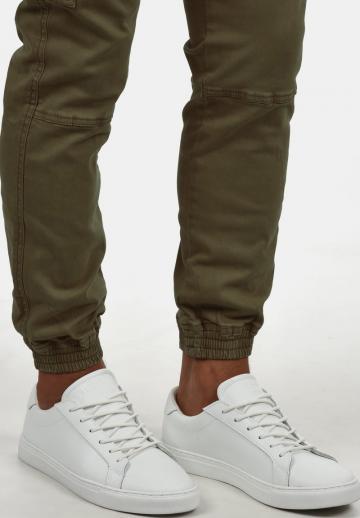 Брюки с накладными карманами