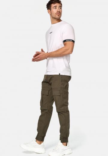 Брюки с накладными карманами