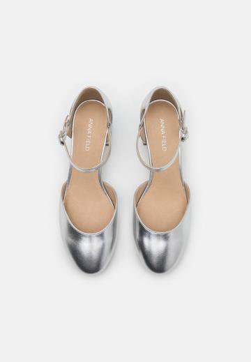 Туфли с ремешком