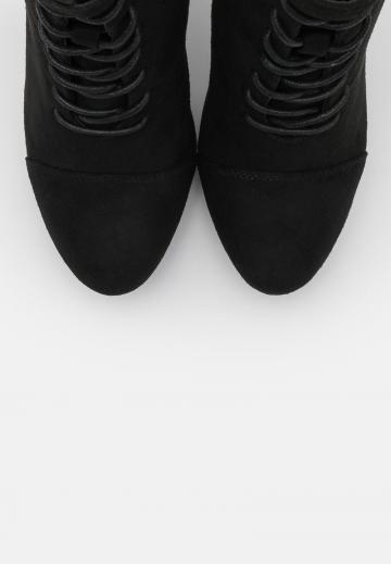 Полусапожки на высоком каблуке