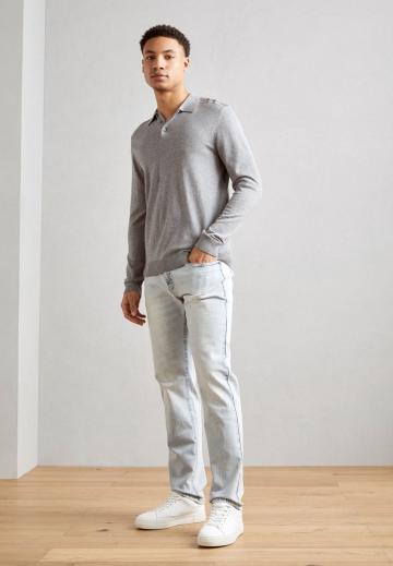 Узкие джинсы