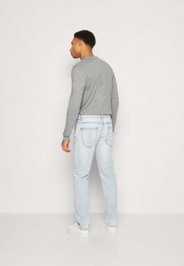 Узкие джинсы