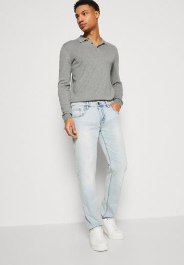 Узкие джинсы