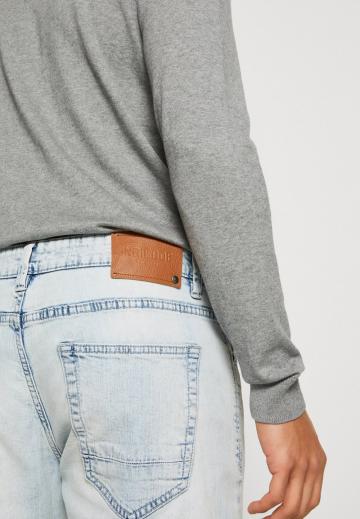 Узкие джинсы