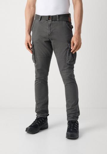 Брюки с накладными карманами