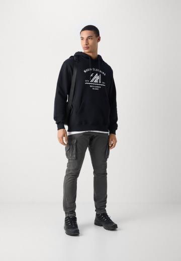 Брюки с накладными карманами