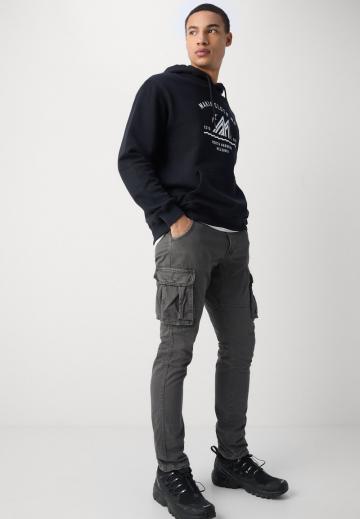 Брюки с накладными карманами