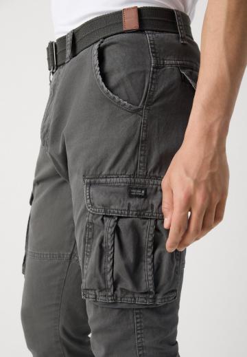 Брюки с накладными карманами