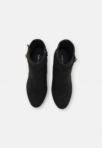 Полусапожки на высоком каблуке