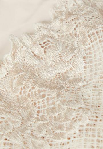 Трусы на бедрах