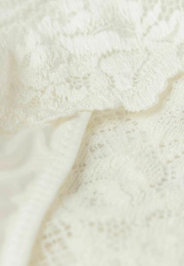 Трусы на бедрах