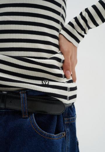 Пуловер в полоску