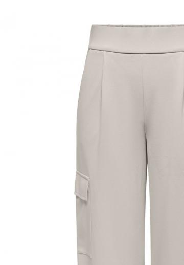 Брюки с накладными карманами