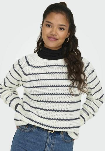 Пуловер в полоску