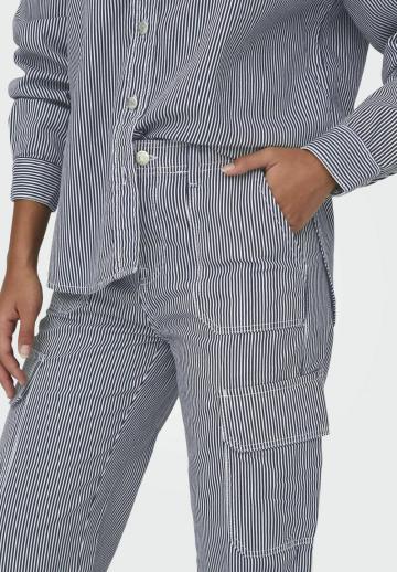 Брюки с накладными карманами