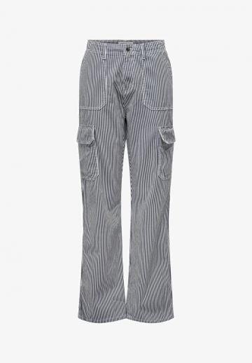 Брюки с накладными карманами