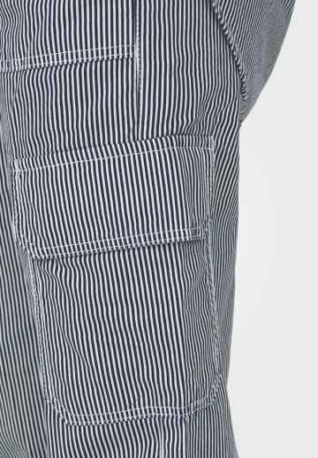 Брюки с накладными карманами