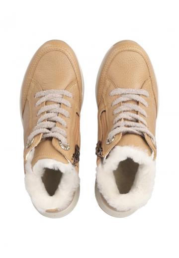 Сапожки на танкетке