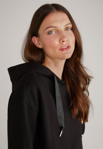 Пуловер с капюшоном