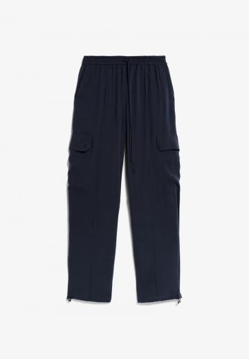 Брюки с накладными карманами