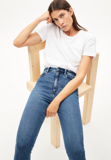 Короткие джинсы
