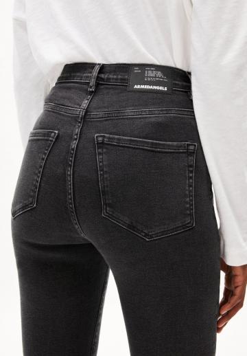 Узкие джинсы