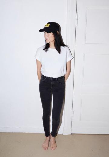 Узкие джинсы