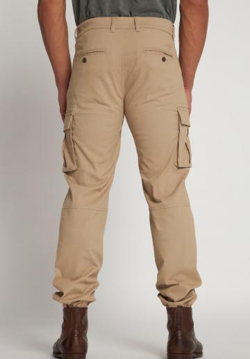 Брюки с накладными карманами