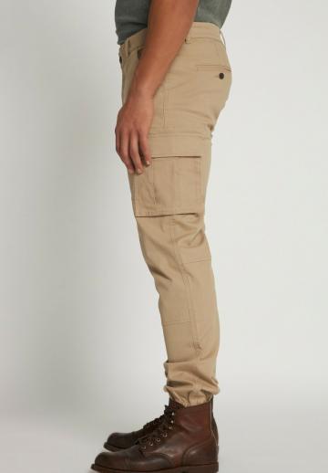 Брюки с накладными карманами
