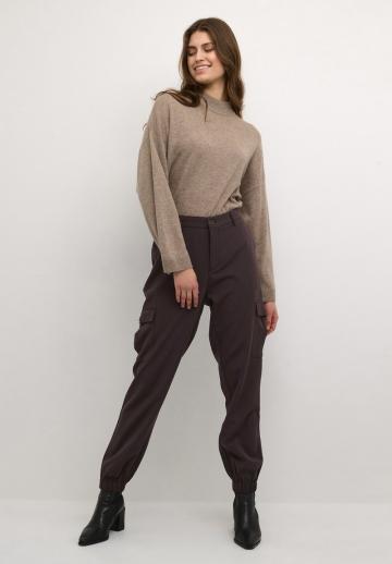 Брюки с накладными карманами