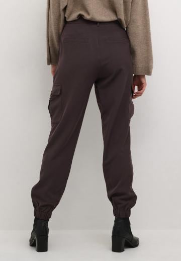 Брюки с накладными карманами