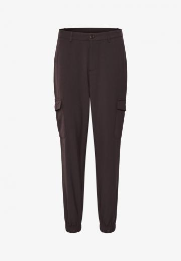 Брюки с накладными карманами