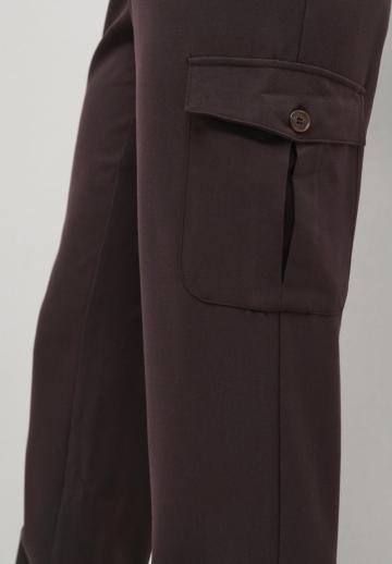 Брюки с накладными карманами