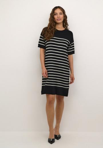 Вязаное платье