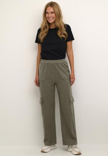Брюки с накладными карманами