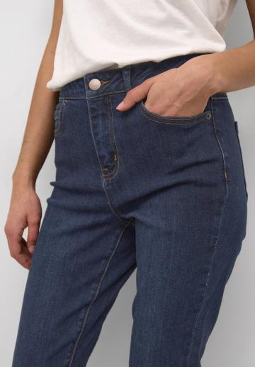 Короткие джинсы