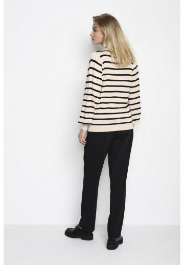 Пуловер в полоску