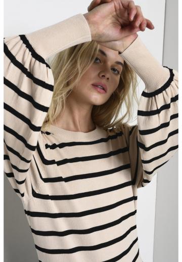 Пуловер в полоску