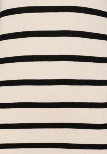 Пуловер в полоску