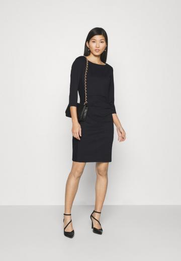 Платье футляр